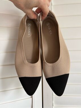 Vivaia Pointed-Toe Ballet Flats size EU 39